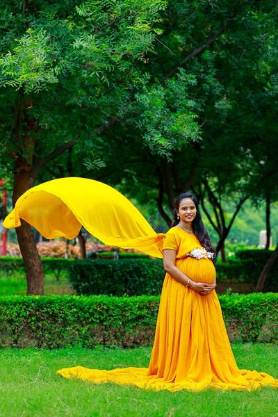 Your Ultimate Guide to Beautiful Plus Size Pregnancy Photos | Maternity  dresses, Plus size pregnancy, Pregnant women